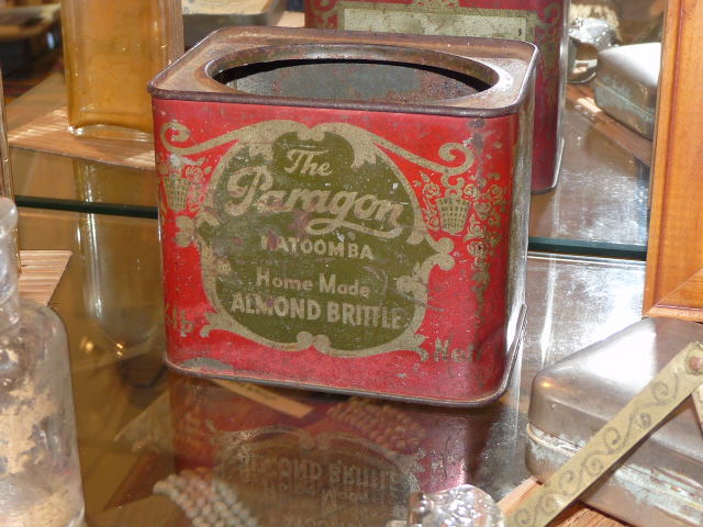 Paragon chocolate tin 1920s, many Koories were employed at the Paragon cafe, Katoomba